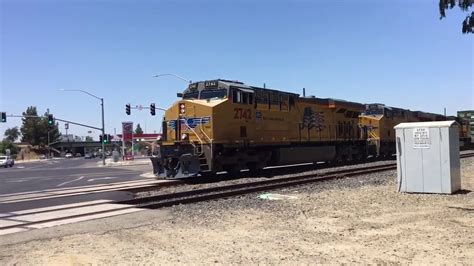 Union Pacific Intermodal Train Through Kingsburg YouTube