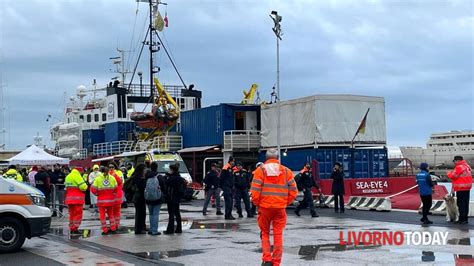 Migranti A Livorno In Porto Arrivata La Sea Eye