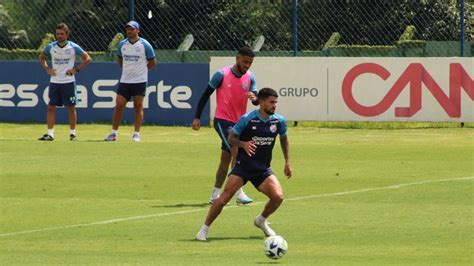 Bahia segue preparação para pegar o Botafogo Zagueiros ficam na academia