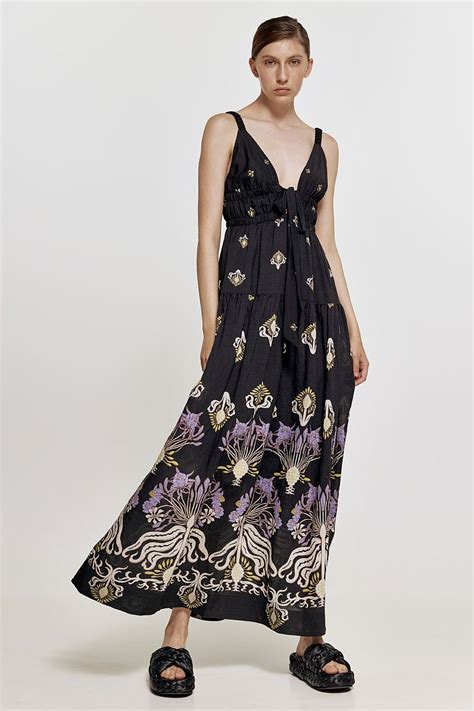 Maxi Dress In Black Geelist