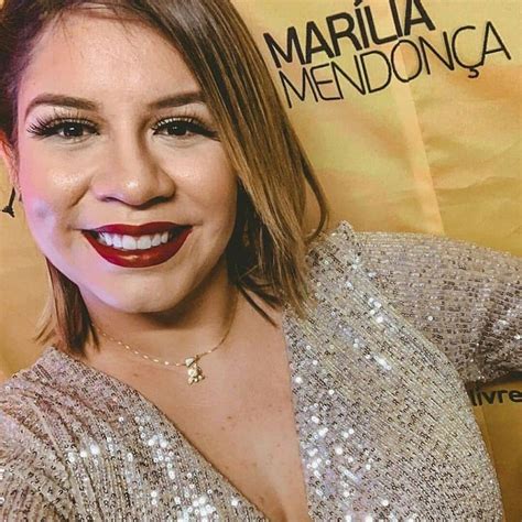 Pin de Alice Barcelos em Divas Marília mendonca Marília mendonça