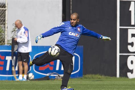 Durante O Treino Desta Manhã No Ct Joaquim Grava Parque Ecológico Do