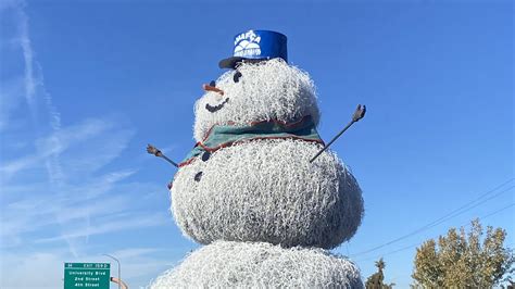 Tumbleweed Snowman takes to traditional holiday spot - KOB.com