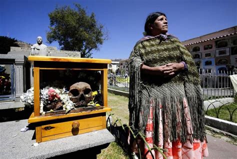 Day of the Skulls in Bolivia - Pictolic