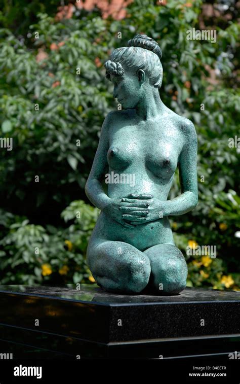 Statue Of Naked Woman In Merrion Square Dublin Ireland Stock Photo Alamy