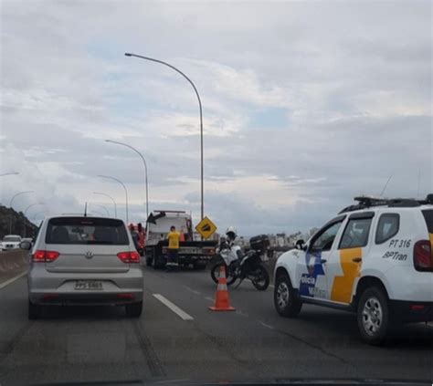 A Gazeta Acidente Motociclista Deixa O Tr Nsito Lento Na Terceira