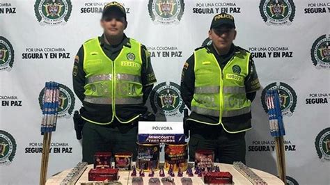 FOTOS 120 kilos de pólvora y 394 botellas de licor adulterado incautó