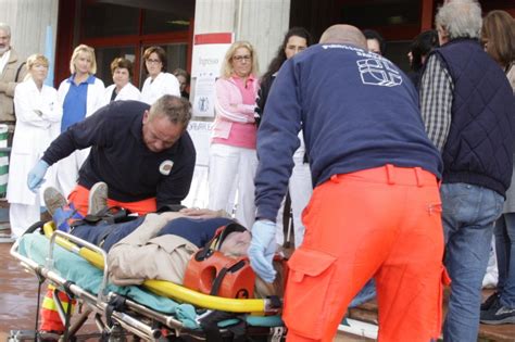 Anziano Nudo Esce Dallospedale Indagini Nel Reparto Di Geriatria