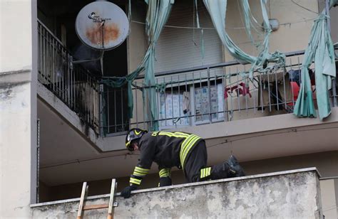 Signa Paura Per Un Incendio In Un Appartamento Foto