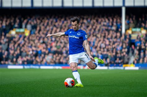 Leighton Baines Leaning Towards Another Year At Everton The Athletic