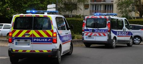 Paris Une Voiture Contresens Fait Plusieurs Bless S Lors Dun