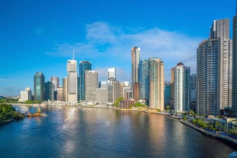 El horizonte de la ciudad de brisbane y el río brisbane en australia