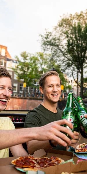 Amsterdam Abendliche Grachtenfahrt mit Pizza Getränken GetYourGuide