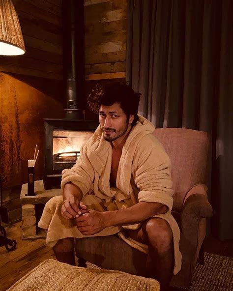 Shirtless Bollywood Men Vidyut Jammwal S Sharp Features Hot Body Dayumn Son