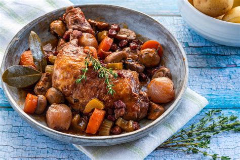 Coq Au Vin Beilagen Das Passt Inkl Getr Nke Sauce Foodwissen De