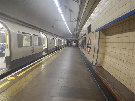 Wide Platforms On The Piccadilly Line Extension « The Anonymous Widower