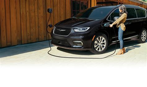 2025 Chrysler Pacifica Plug-In Hybrid Minivan