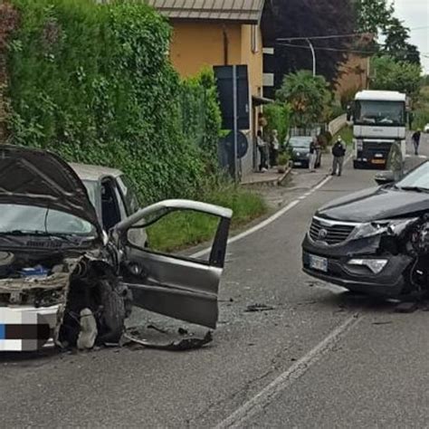 Scontro Tra Automobili Due Feriti A Carimate Cronaca