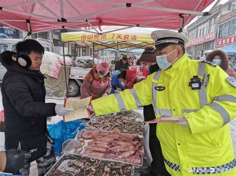 泰安交警景区大队深入集市，开展春运期间道路交通安全宣传活动 农村 群众 文明