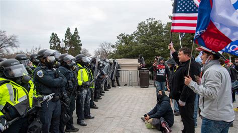 Law enforcement experts were shocked by mob breaching Capitol Building