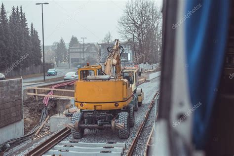 Diferentes M Quinas De Construcci N De Obras Ferroviarias Que Fijan Las