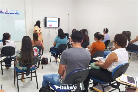 Curso capacita recepcionistas e enfermeiras das unidades de saúde em