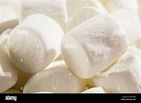 Delicious White Fluffy Round Marshmallows Ready To Eat Stock Photo Alamy