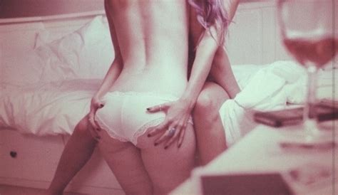 Wandering Hands Porn Pic