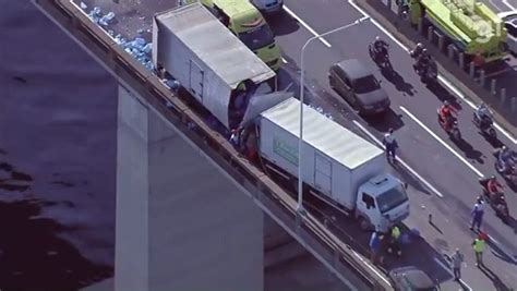 Acidente na Ponte Rio Niterói deixa duas pessoas gravemente feridas