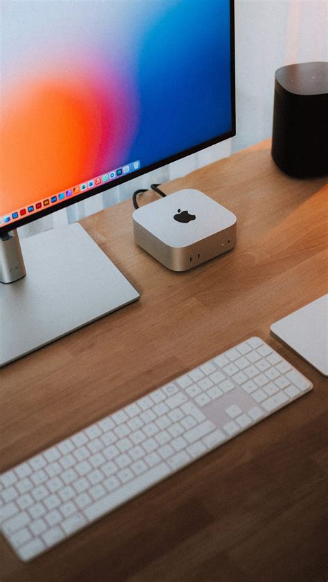 An apple setup with a keyboard and computer. photo – Free Computer