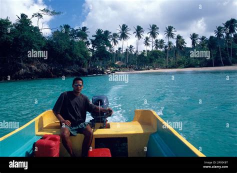 Man Motorboat Transport Boat Transport Playa Rincon Las Galeras