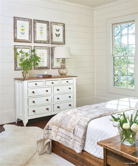 Rustic white bedroom. #Homedecorrustic | Rustic master bedroom, White