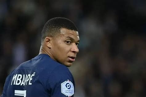 Kylian Mbappé dément les rumeurs de départ du PSG Linformation ma