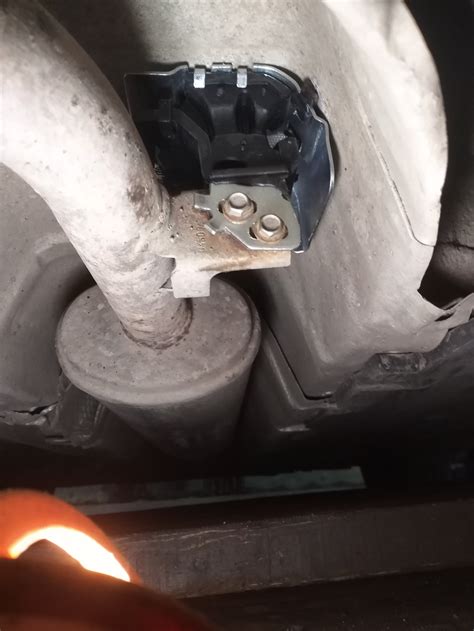 Замена кронштейнов глушителя — Renault Megane II, 1,6 л, 2007 года ...