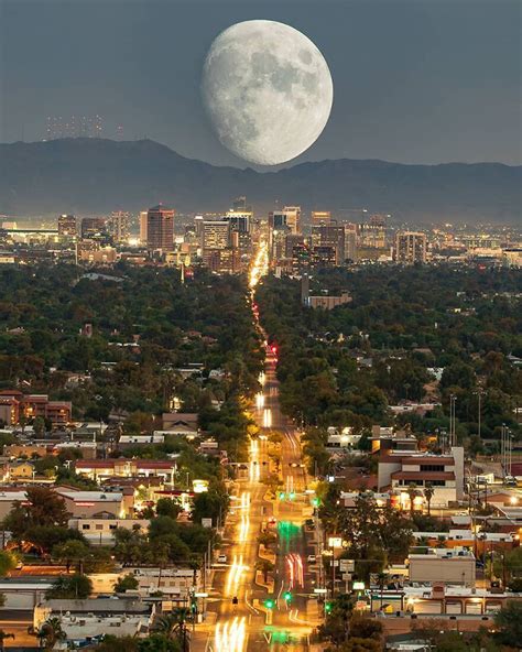 Photographer Takes Supersized Full Moon Photos With Using Camera Tricks