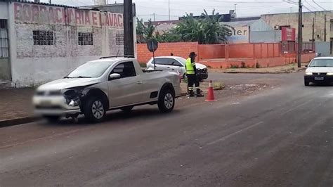 Colisão de trânsito deixa veículos danificados no Alto Alegre Vídeo