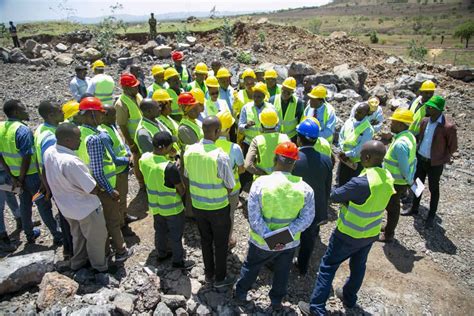 WAZIRI BITEKO ATAKA KAMPUNI ZA MADINI UJENZI KUANDAA MPANGO WA