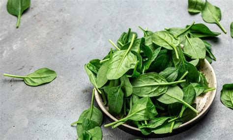 premium photo close  spinach raw organic fresh baby spinach leaves