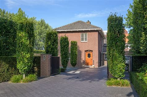 Een Strakke Tuin Met Groene Muren De Hoog Hoveniers