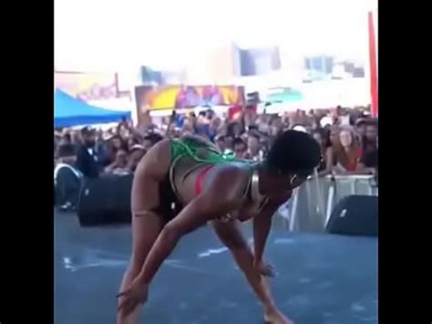 Public Booty Show XVIDEOS