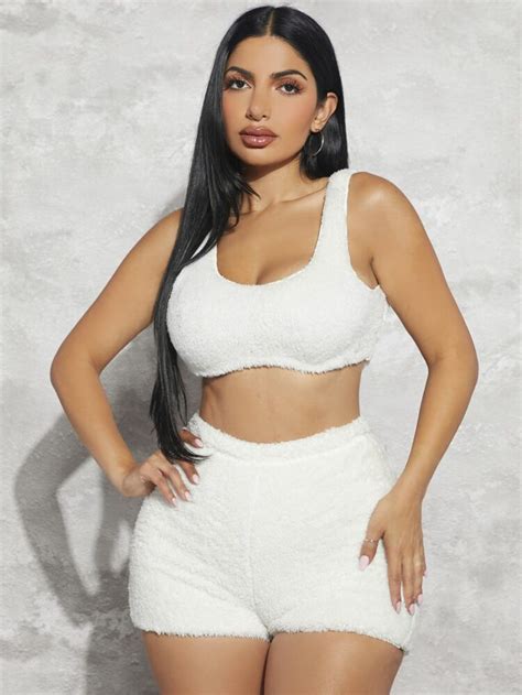 Hot Sexy Lorrayne Martins Bikini Pics