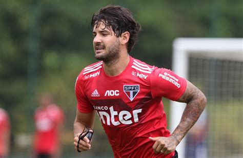 Novo camisa 9 Alexandre Pato é oferecido ao Vasco da Gama