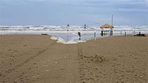 Il maltempo ha raggiunto anche la riviera romagnola foto Città di