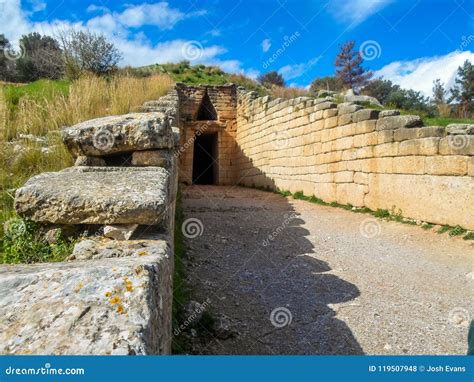 Agamemnon Tomb, Mycenae, Greece Stock Photo - Image of greek, hill ...