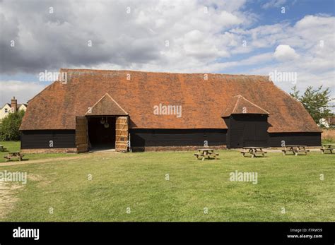 Grange Barn Essex One Of Europes Oldest Timber Framed Buildings