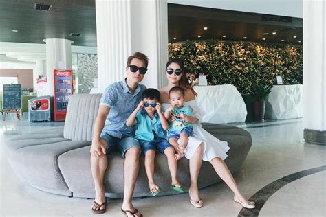 Thủy Anh vợ ca sĩ Đăng Khôi cựu hot girl đình đám một thời nay đã thành mẹ 2 con sang chảnh