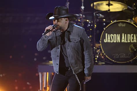 Jason Aldean Performs Medley of Hits at iHeartRadio Music Awards