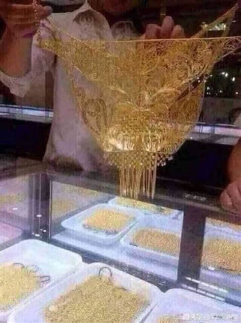 Thực hư bộ bikini bằng vàng ròng khiến chị em mê mẩn trước ngày vía Thần Tài