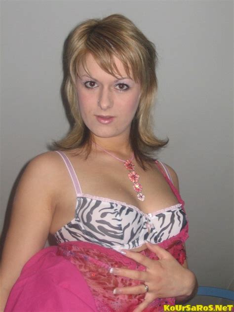 Bi ξανθιά Γαλλίδα MiLf ποζάρει και προετοιμάζεται για παρτούζα KoUrSaRoS net