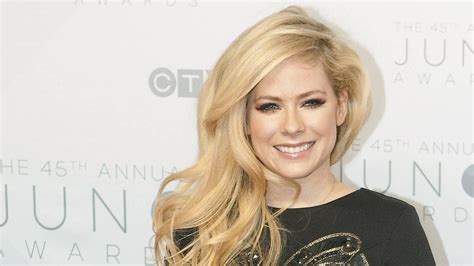 Avril Lavigne Tot Und Ersetzt Das Internet Spinnt Sich Was Zusammen